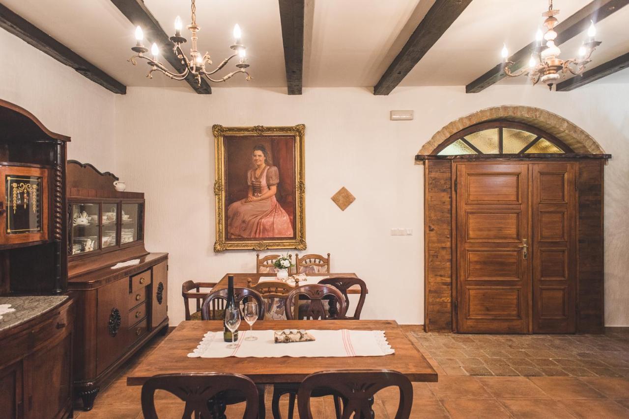 Tri Mudraca Inn Karanac 外观 照片