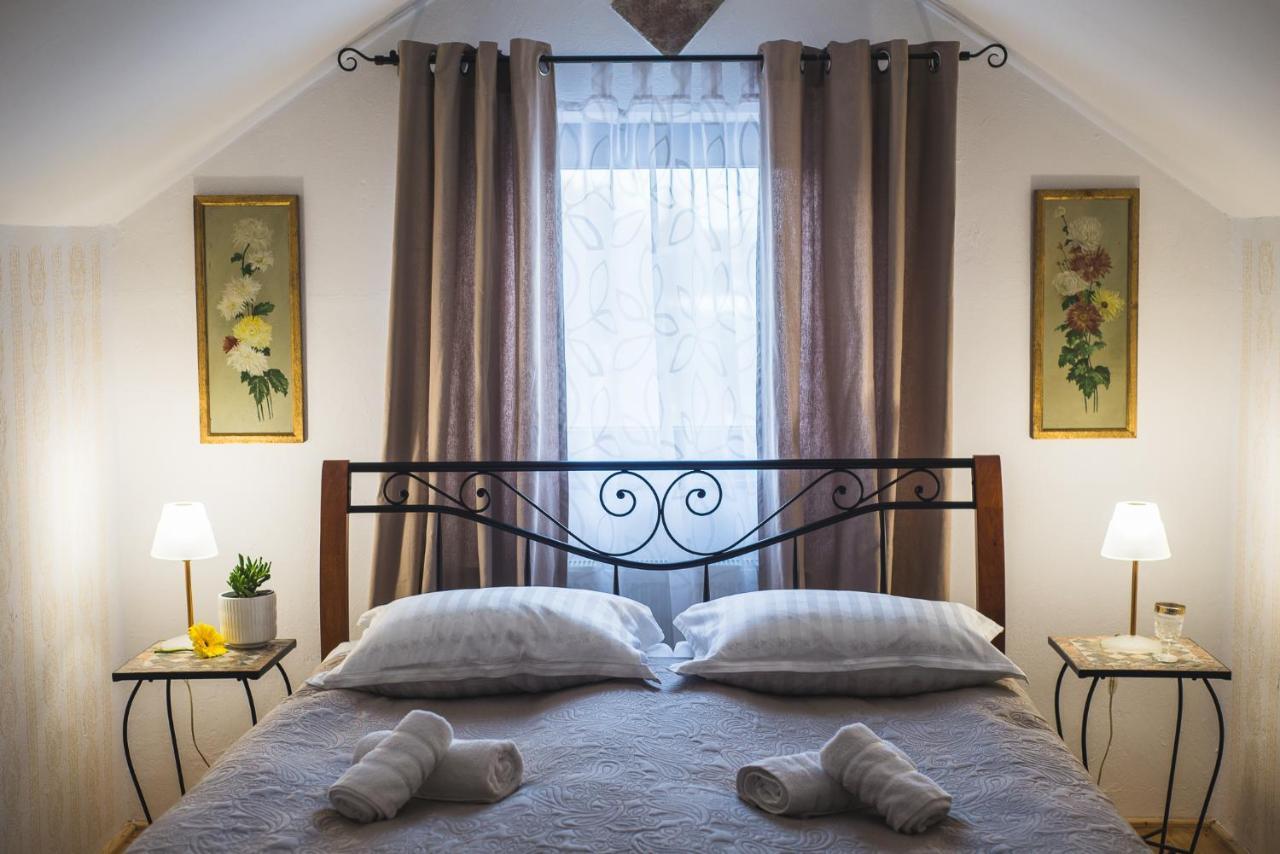 Tri Mudraca Inn Karanac 外观 照片