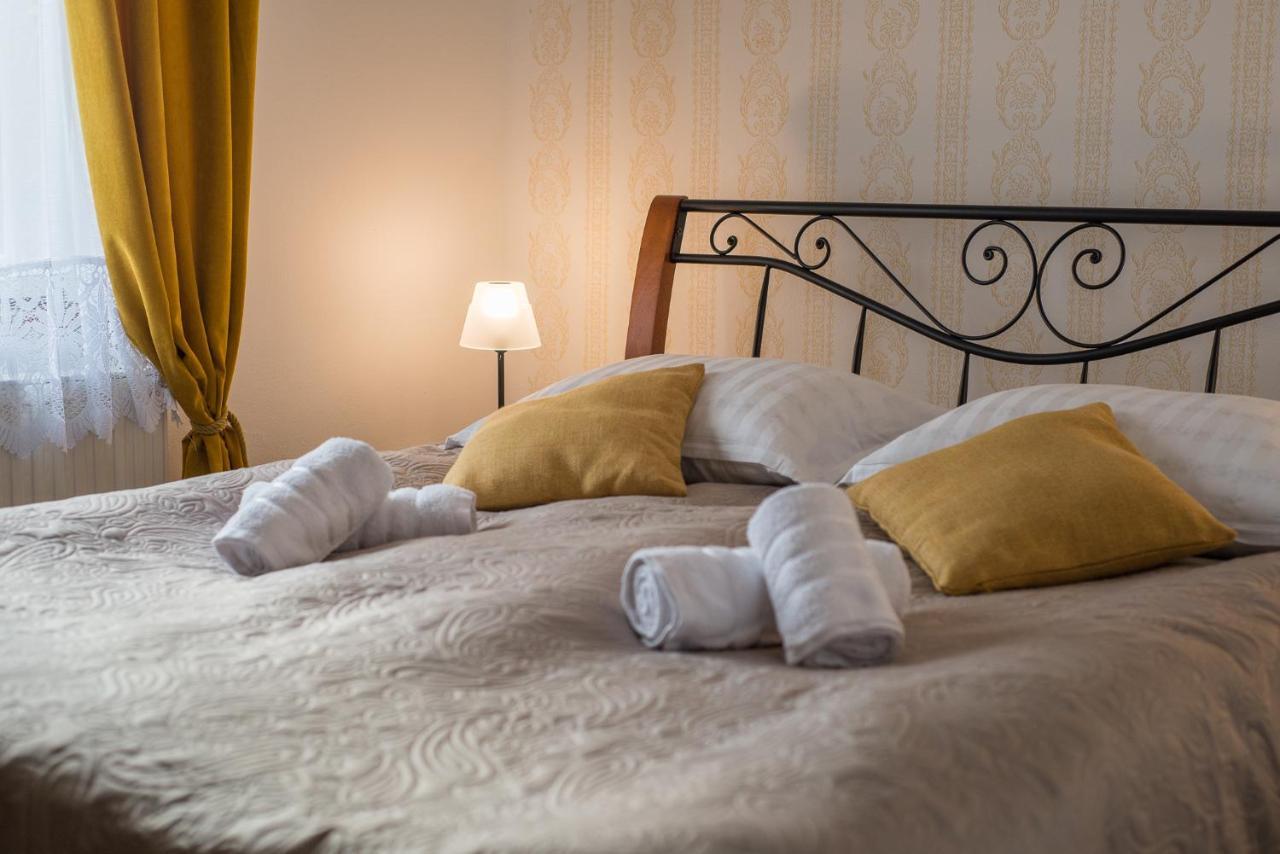 Tri Mudraca Inn Karanac 外观 照片
