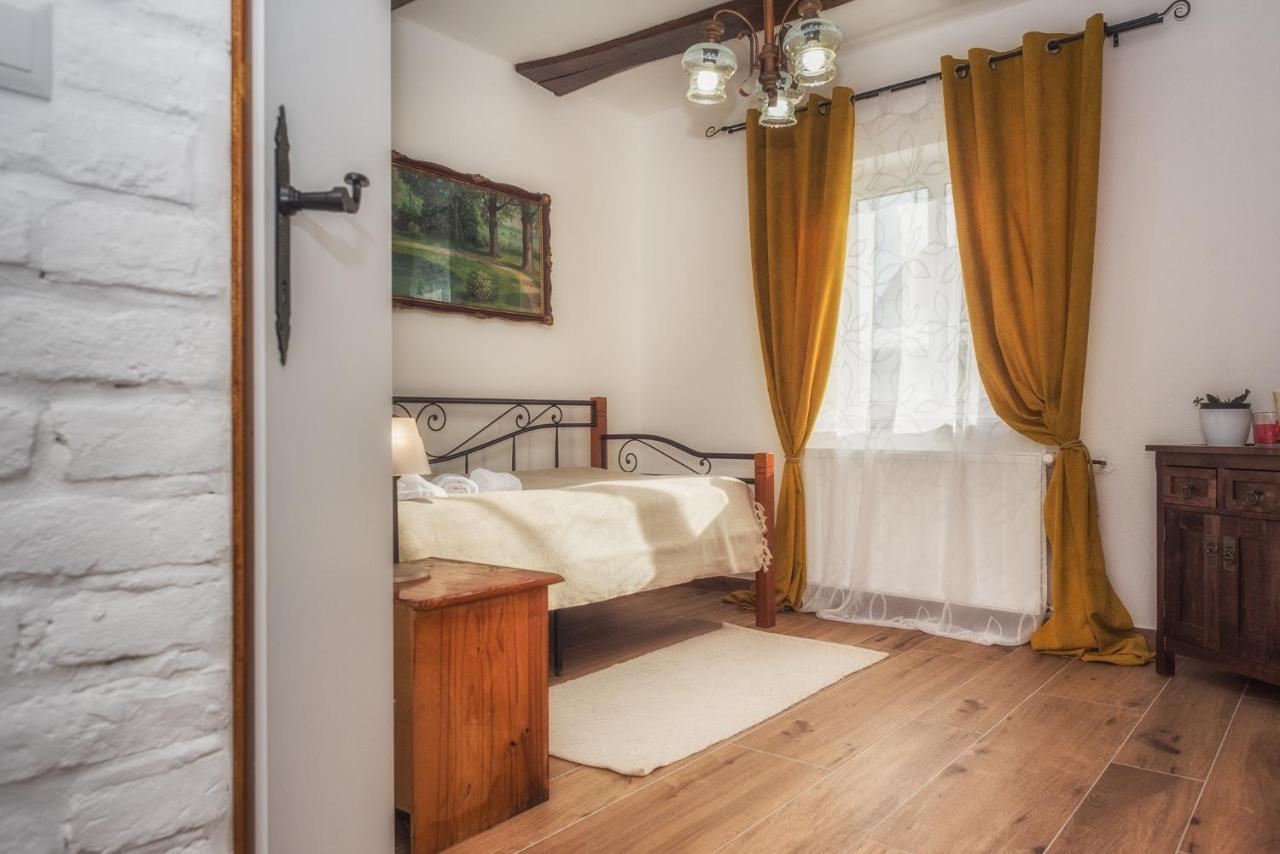 Tri Mudraca Inn Karanac 外观 照片