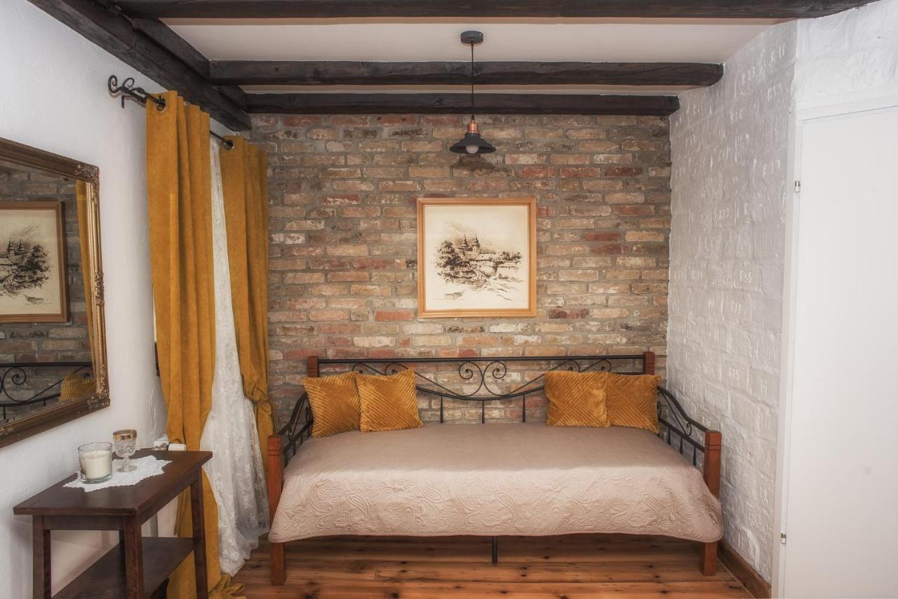 Tri Mudraca Inn Karanac 外观 照片