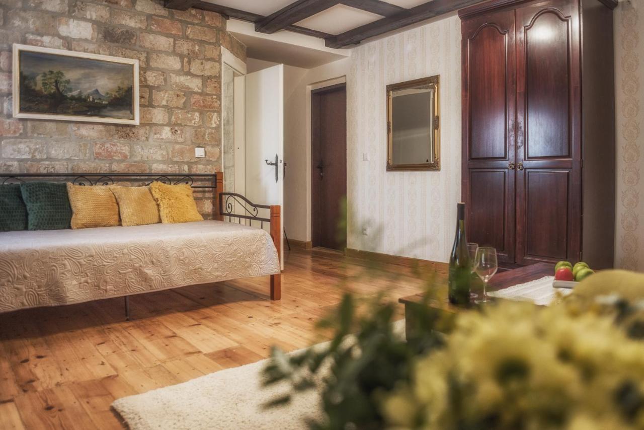 Tri Mudraca Inn Karanac 外观 照片