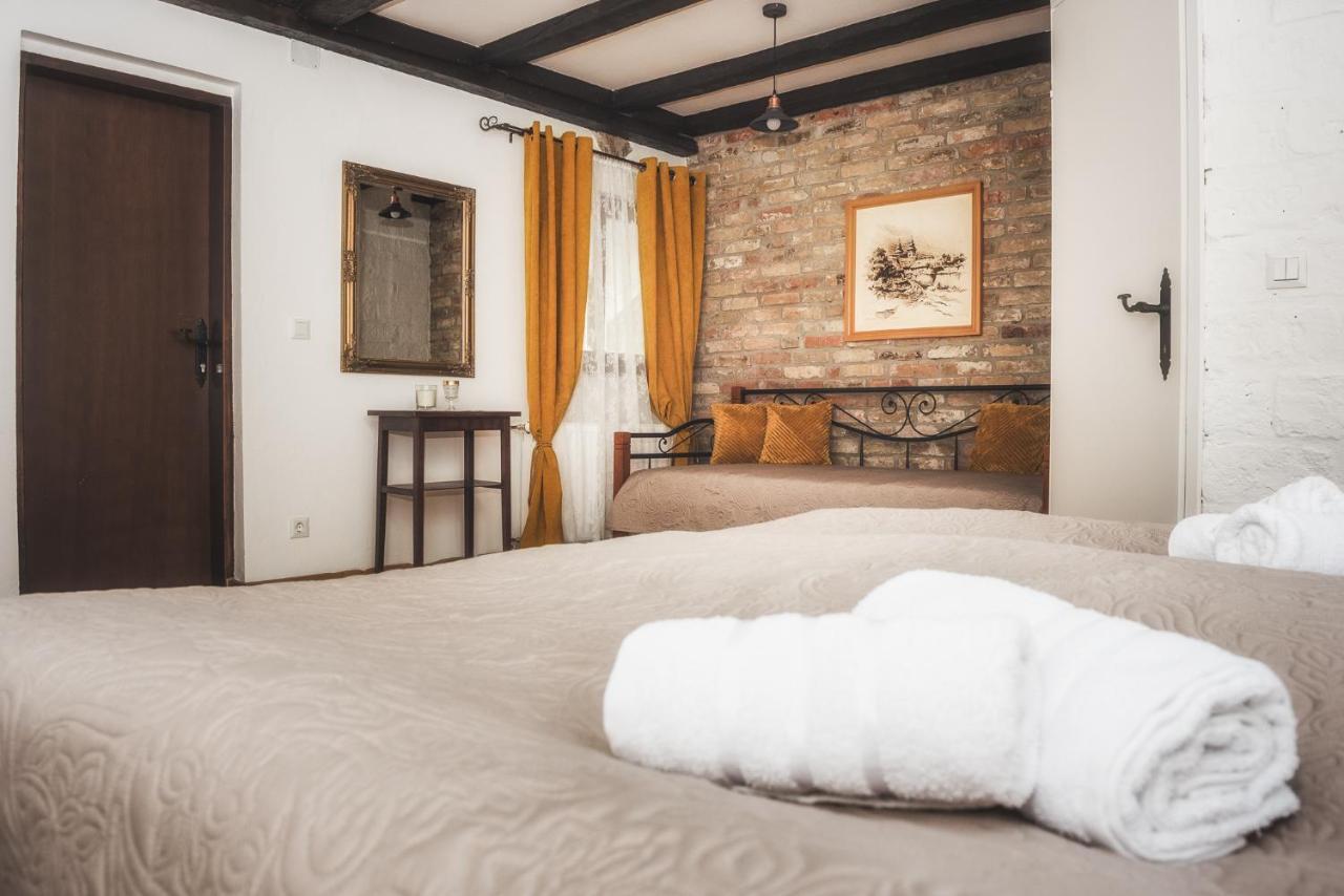 Tri Mudraca Inn Karanac 外观 照片