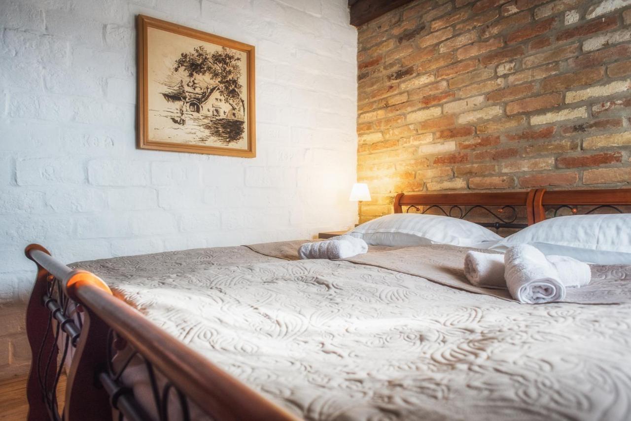 Tri Mudraca Inn Karanac 外观 照片