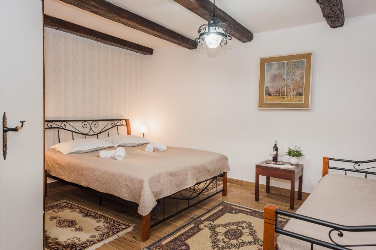 Tri Mudraca Inn Karanac 外观 照片