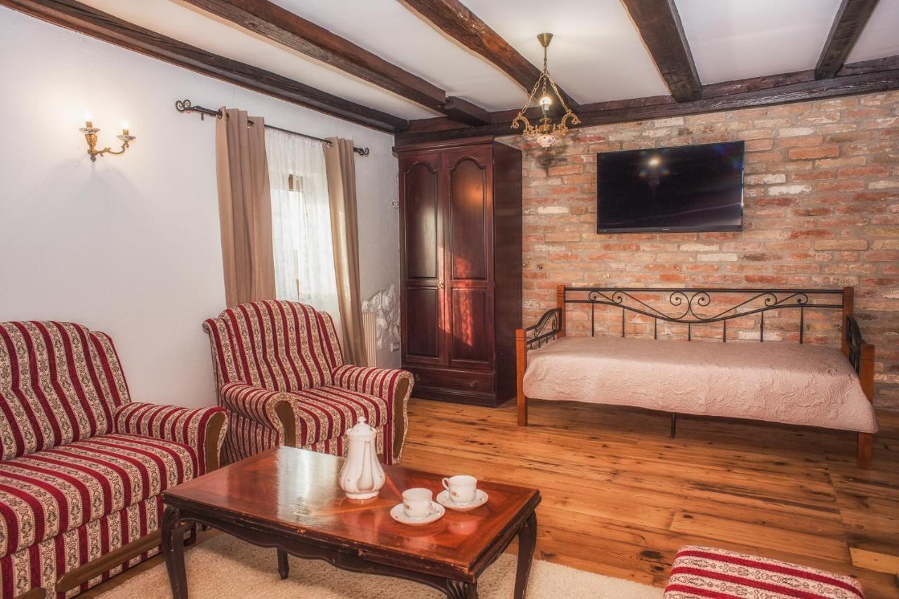 Tri Mudraca Inn Karanac 外观 照片