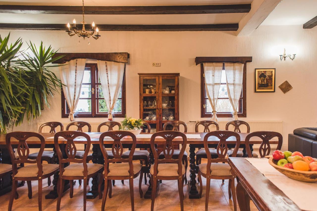 Tri Mudraca Inn Karanac 外观 照片