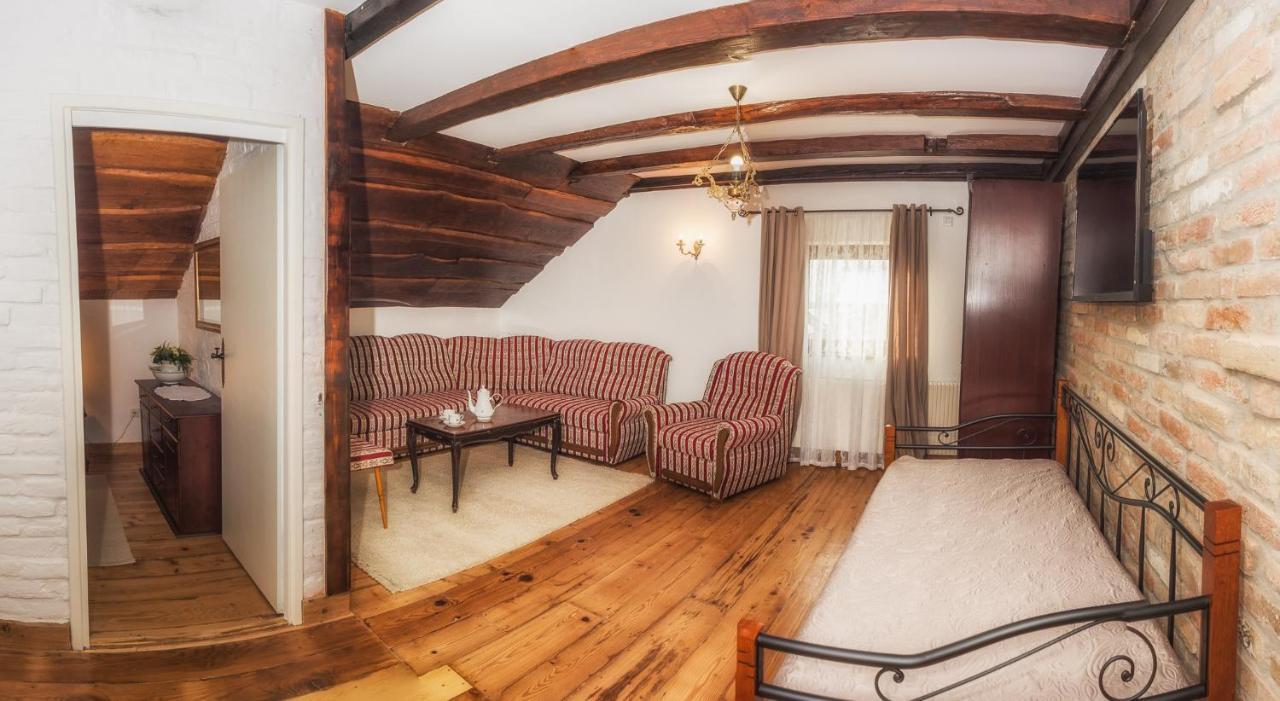 Tri Mudraca Inn Karanac 外观 照片