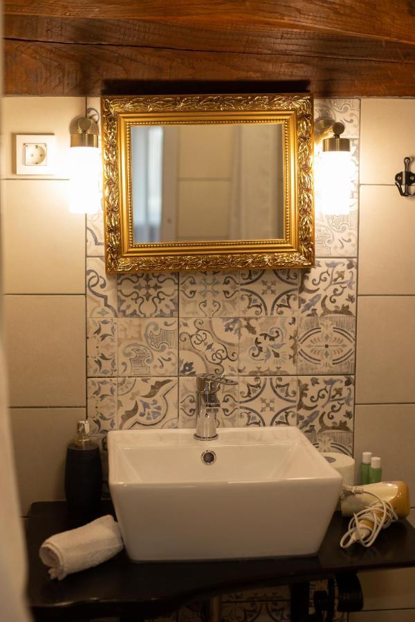 Tri Mudraca Inn Karanac 外观 照片