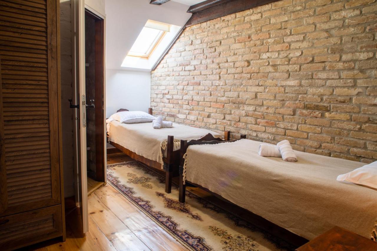 Tri Mudraca Inn Karanac 外观 照片